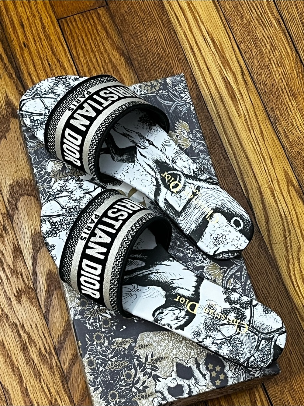 Black & White Stylish Sandals - Picture 4 of 7